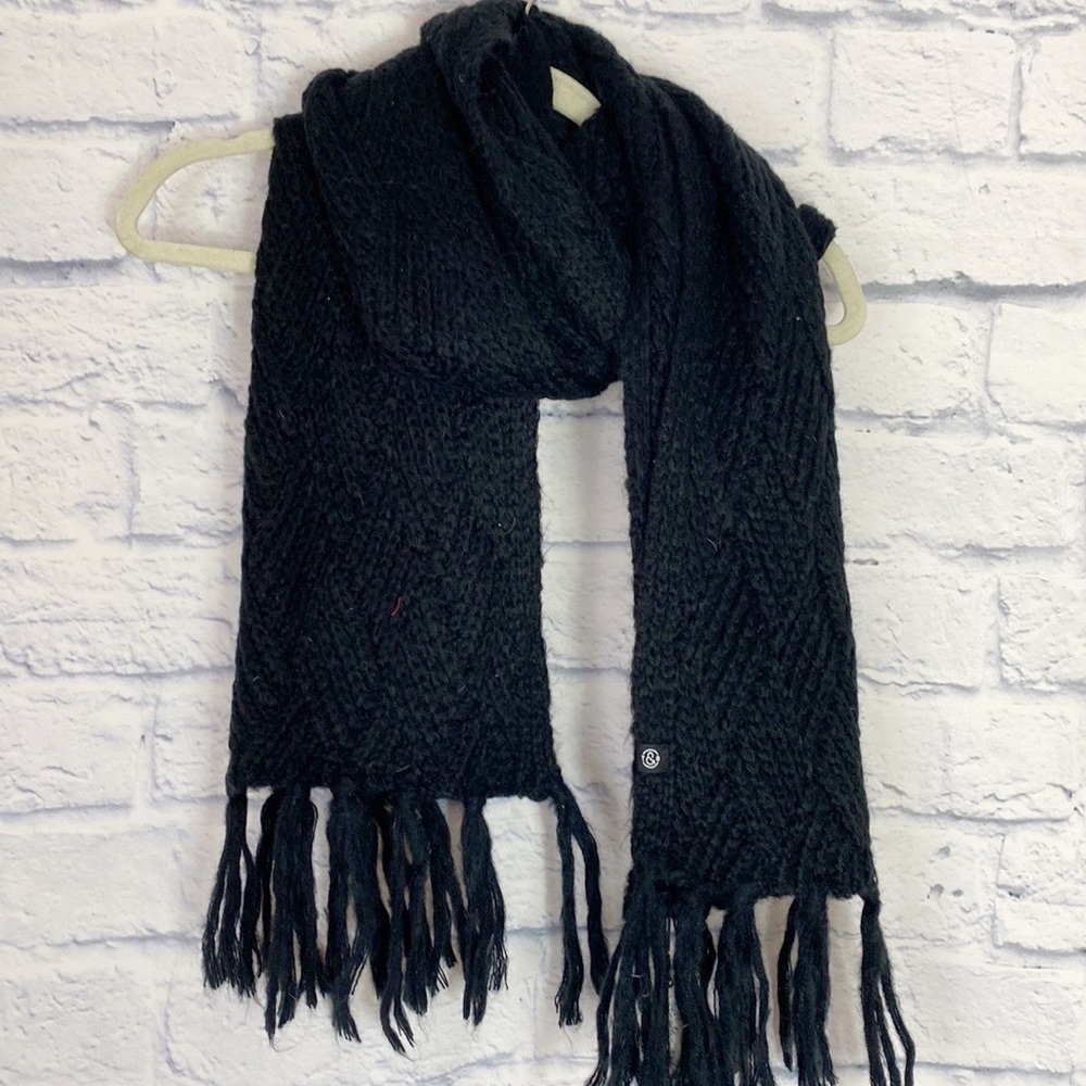 Treasure & Bond black chunky scarf NWT